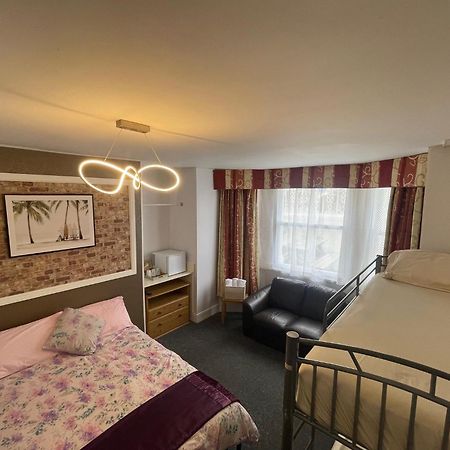 Backpackers Blackpool Hotel & Suites ภายนอก รูปภาพ