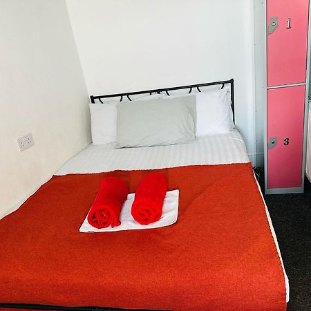 Backpackers Blackpool Hotel & Suites ภายนอก รูปภาพ