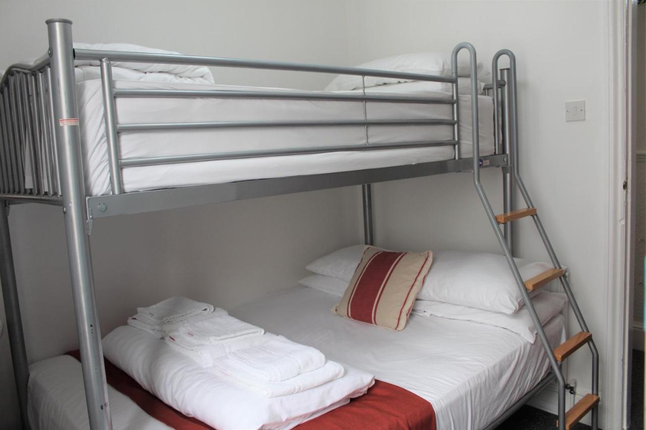 Backpackers Blackpool Hotel & Suites ภายนอก รูปภาพ