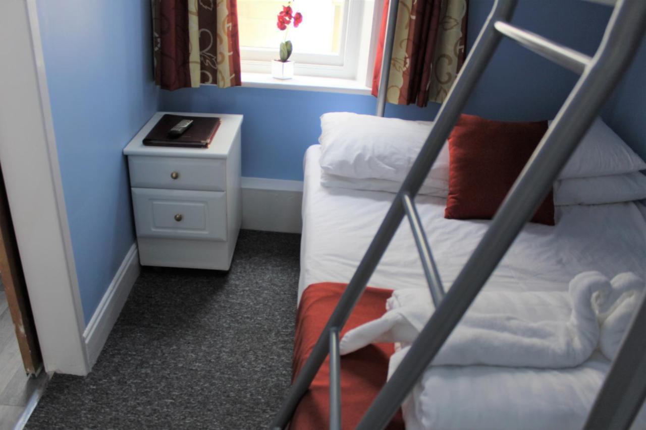 Backpackers Blackpool - Family Friendly Hotel ภายนอก รูปภาพ