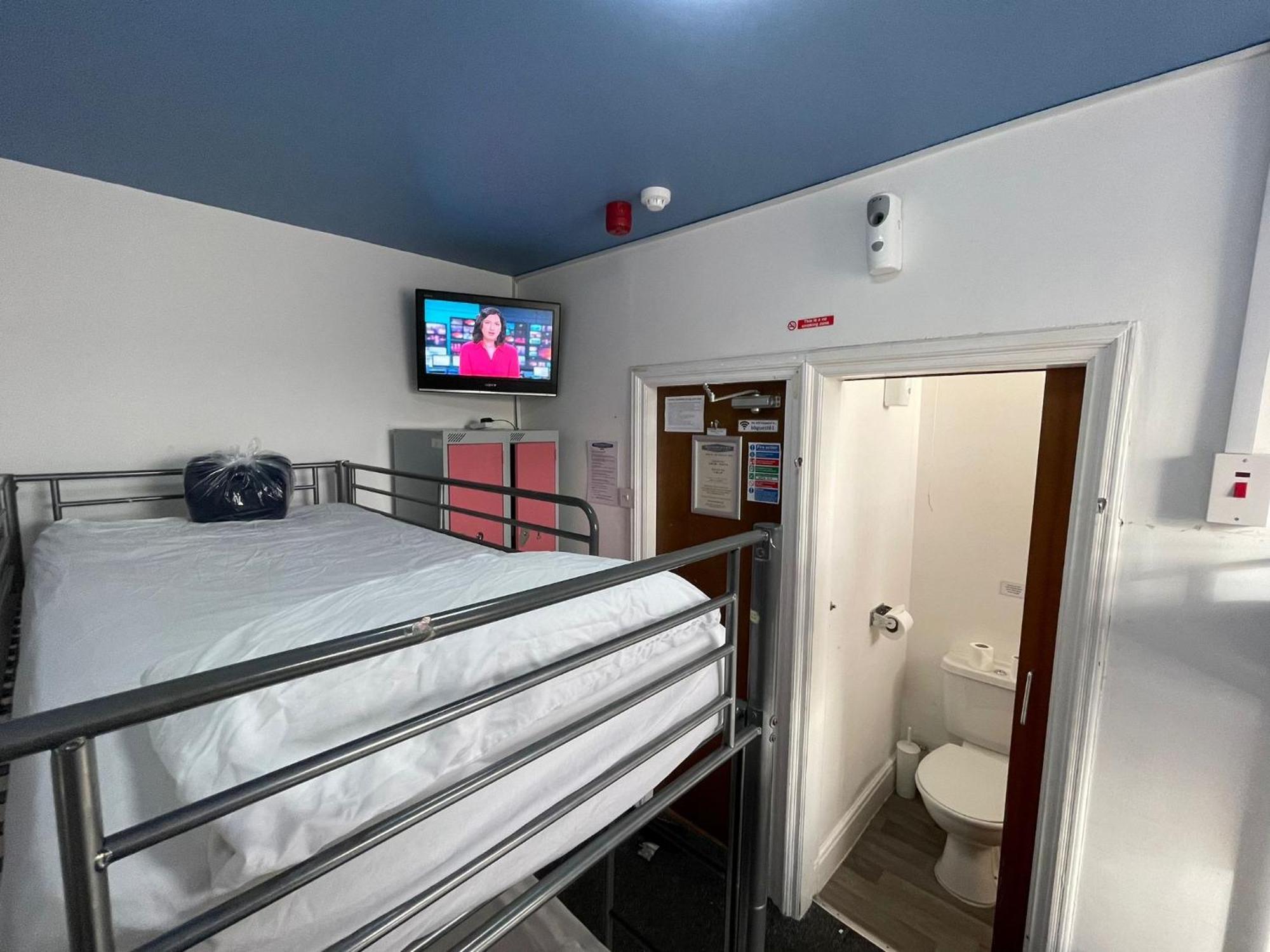 Backpackers Blackpool - Family Friendly Hotel ภายนอก รูปภาพ