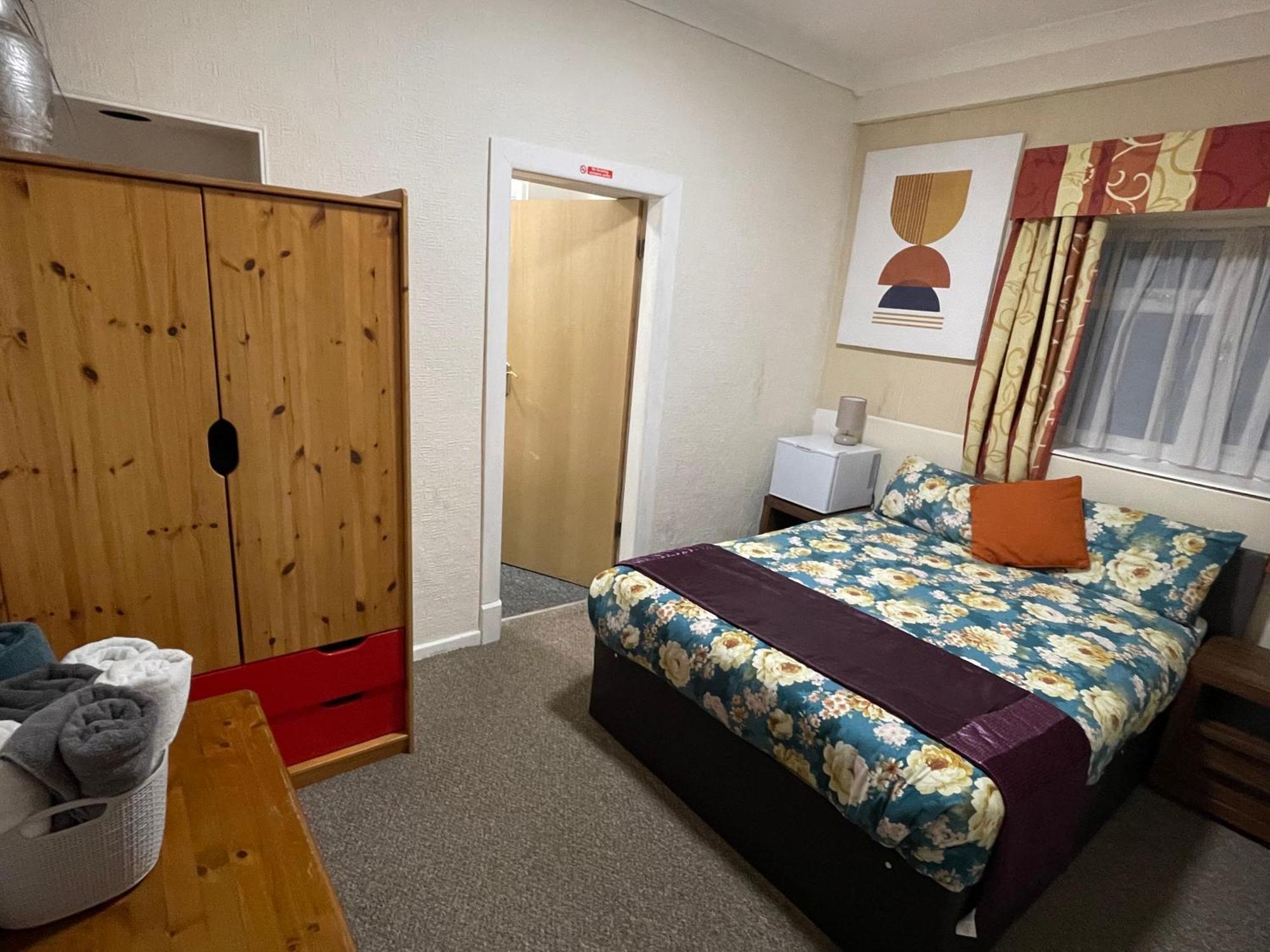 Backpackers Blackpool Hotel & Suites ภายนอก รูปภาพ