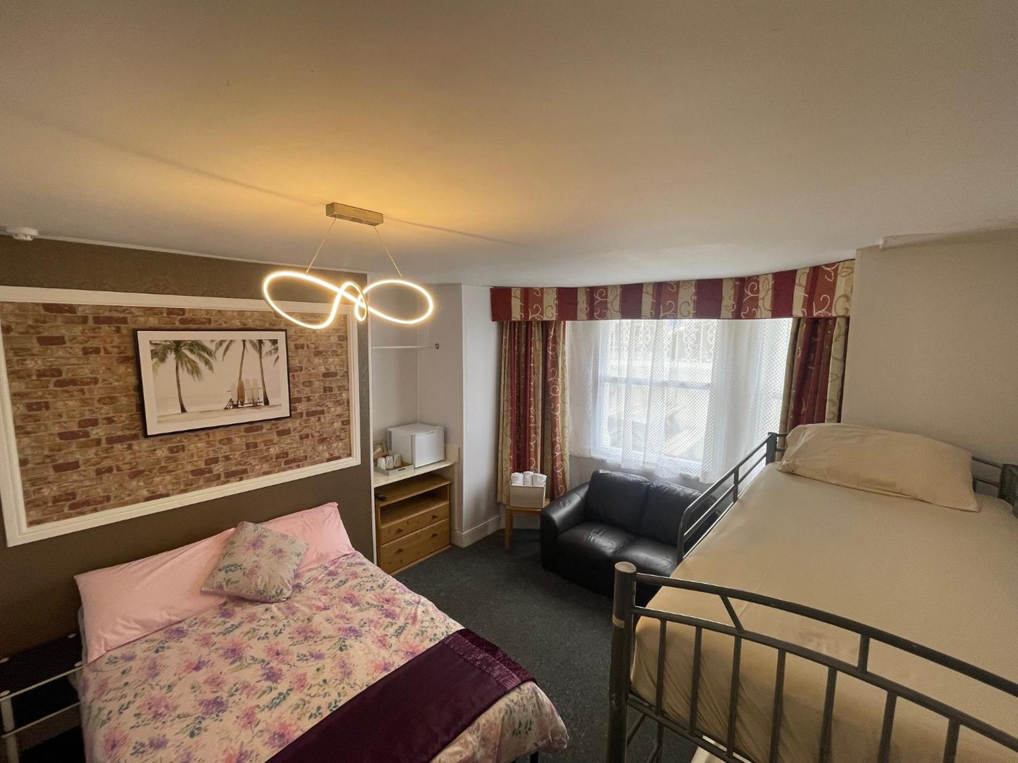 Backpackers Blackpool Hotel & Suites ภายนอก รูปภาพ