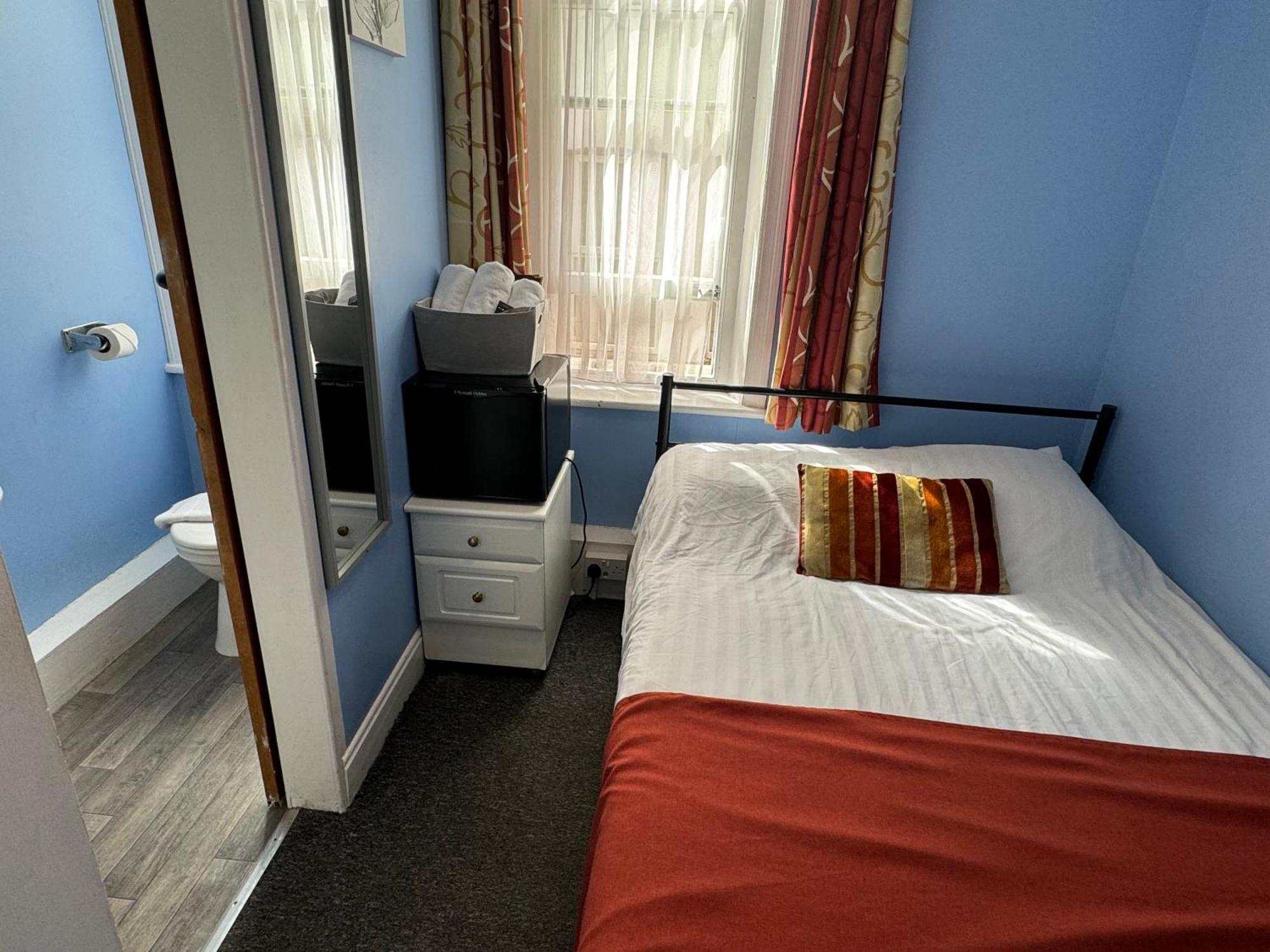 Backpackers Blackpool Hotel & Suites ภายนอก รูปภาพ