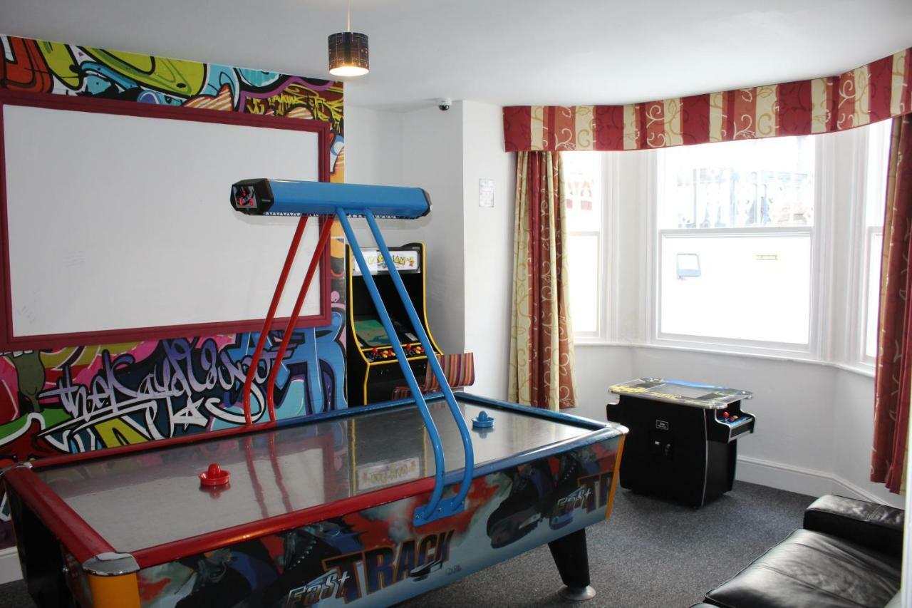 Backpackers Blackpool - Family Friendly Hotel ภายนอก รูปภาพ