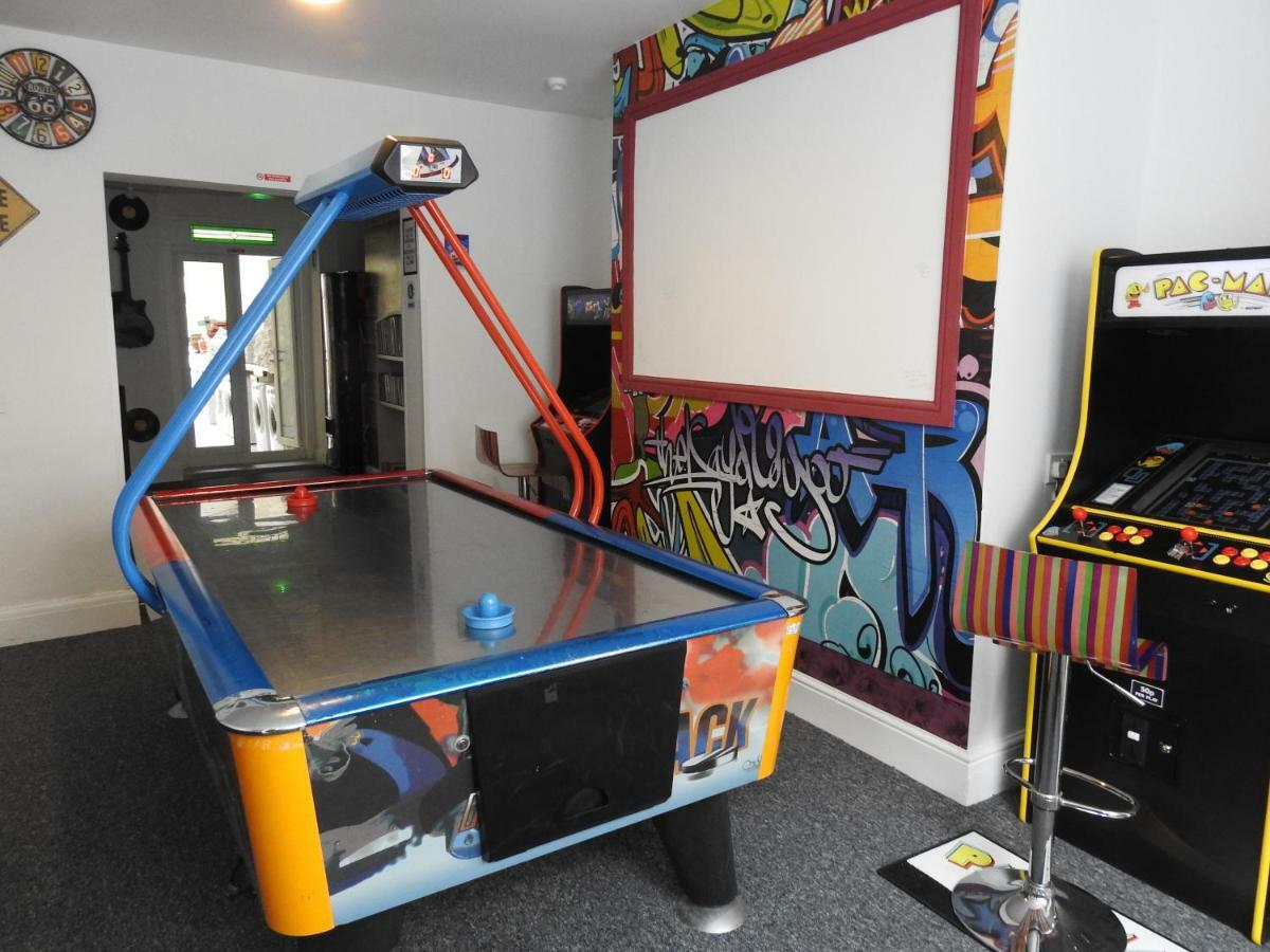 Backpackers Blackpool - Family Friendly Hotel ภายนอก รูปภาพ